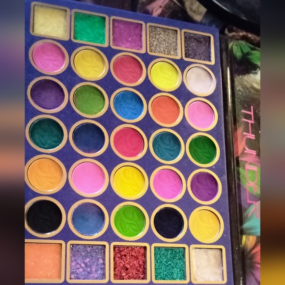 Like New Neon Thunder Palette by Simply Bella - Picture 2 of 3